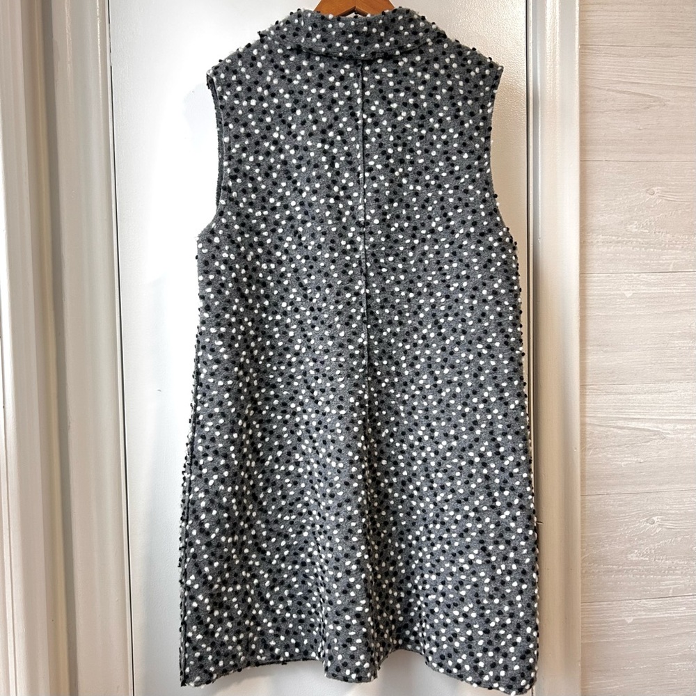 Habitat      Anthropologie by Habitat Gray and White Sleeveless Sweater Vest